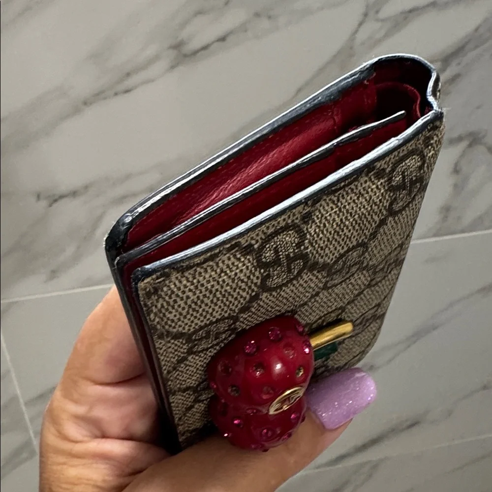 Gucci GG Supreme Cherry🍒 Wallet 476050.1147 • Crystal Cherry Motif Discontinued